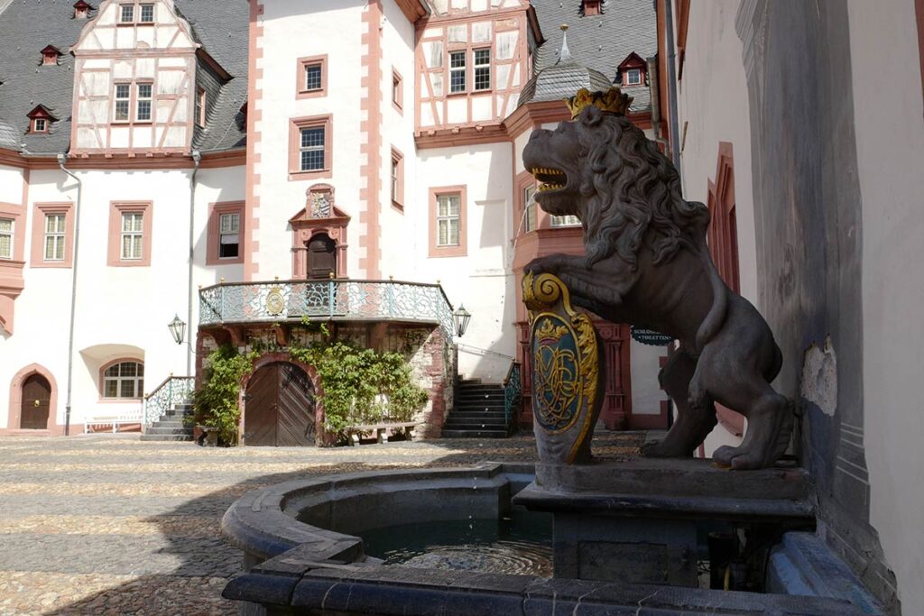 Günstige Leica Kamera, im alten Schloss
