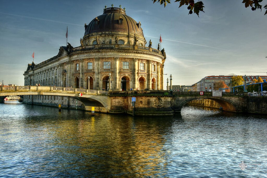 Bode Museum Berlin am frühen Abend mit dem Leica Summicron 50mm