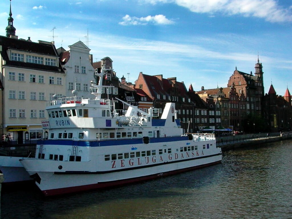 Leica M1: Schiff liegt in Danzig vor Anker