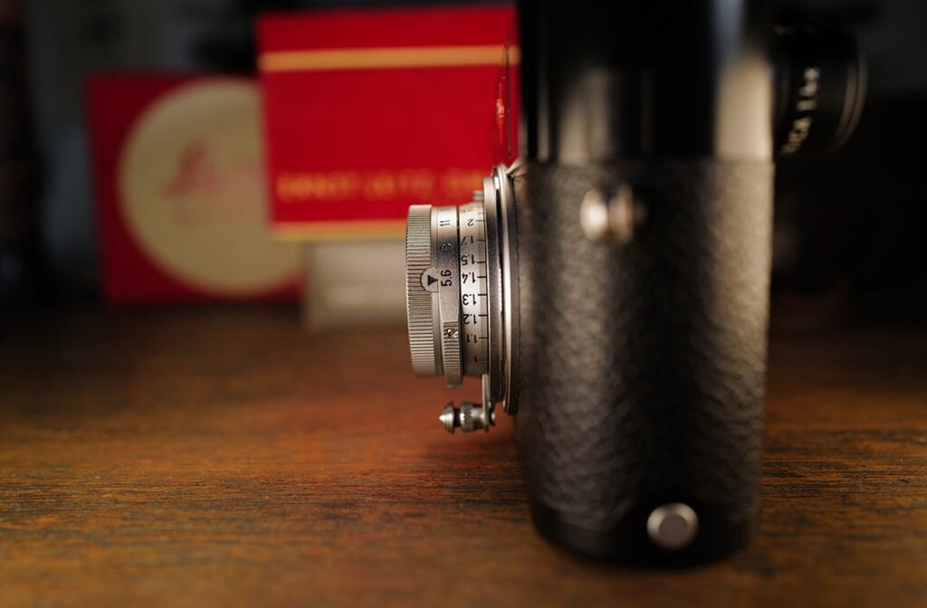 Leica Summaron 2,8 cm / 1:5,6 ist extrem flach gehalten