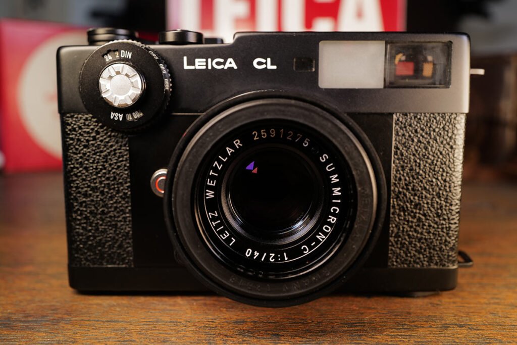 Leica CL analog - Frontalblick auf die Kamera