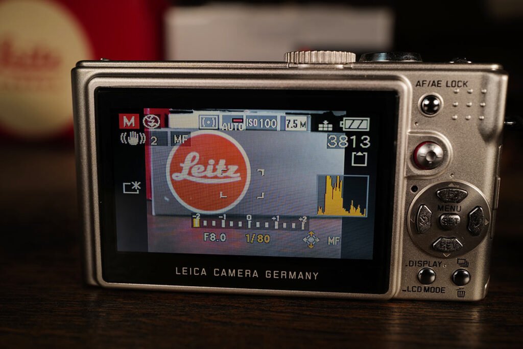 Leica D-Lux 3: Rückseite mit Display