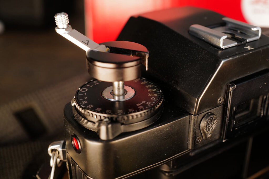 Leica R3 - die Filmrückspulkurbel