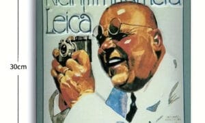 Leica Werbeschild, Mann mit Leica Kamera