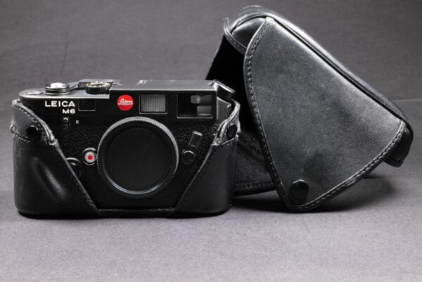 LEICA M6 10404 schwarz analog mit Leder Bereitschaftstasche – Bild 3