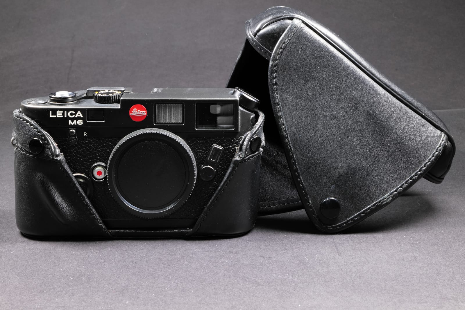 LEICA M6 10404 schwarz analog mit Leder Bereitschaftstasche – Bild 3