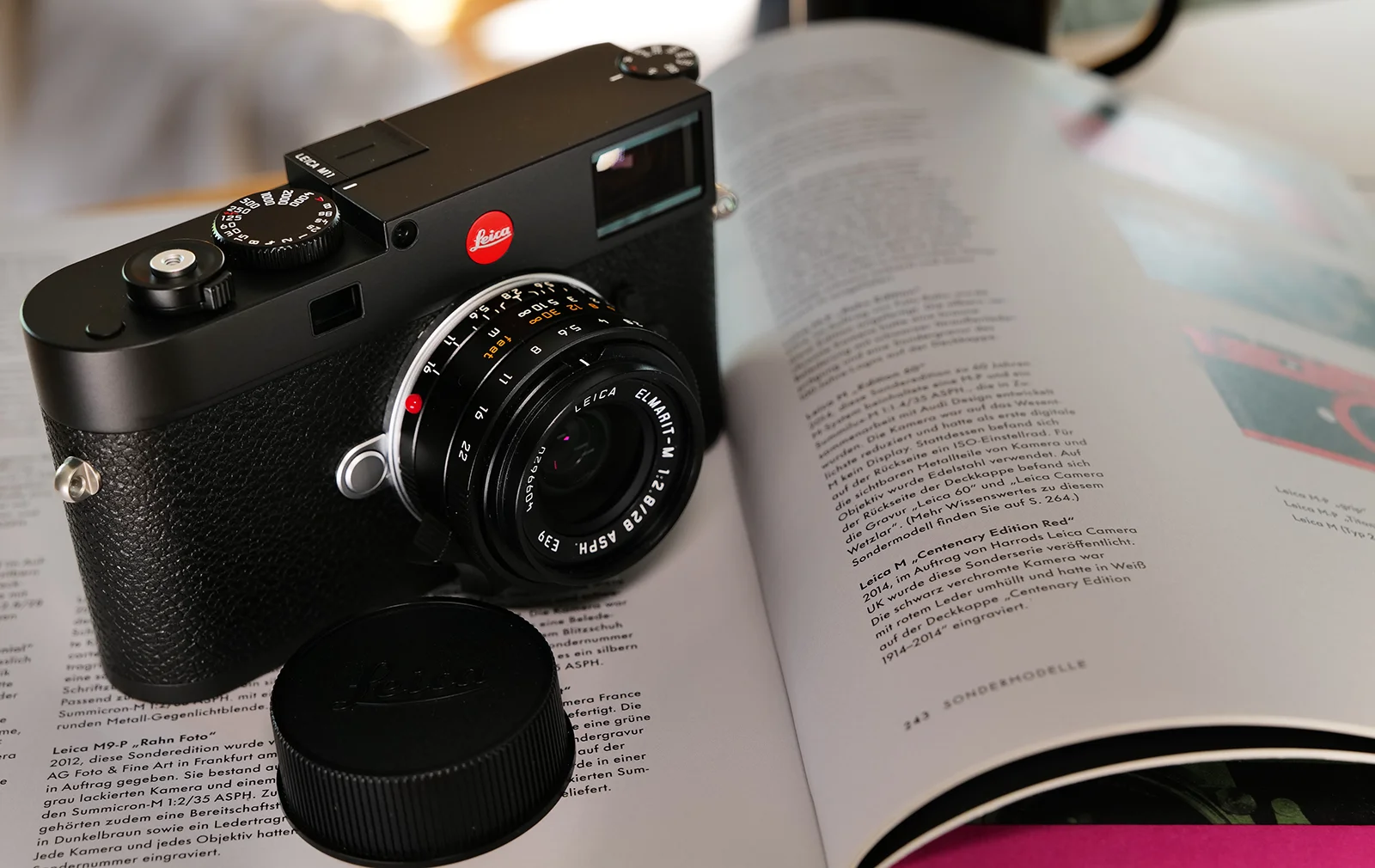 Leica M11 im Leica Wohnzimmer Berlin