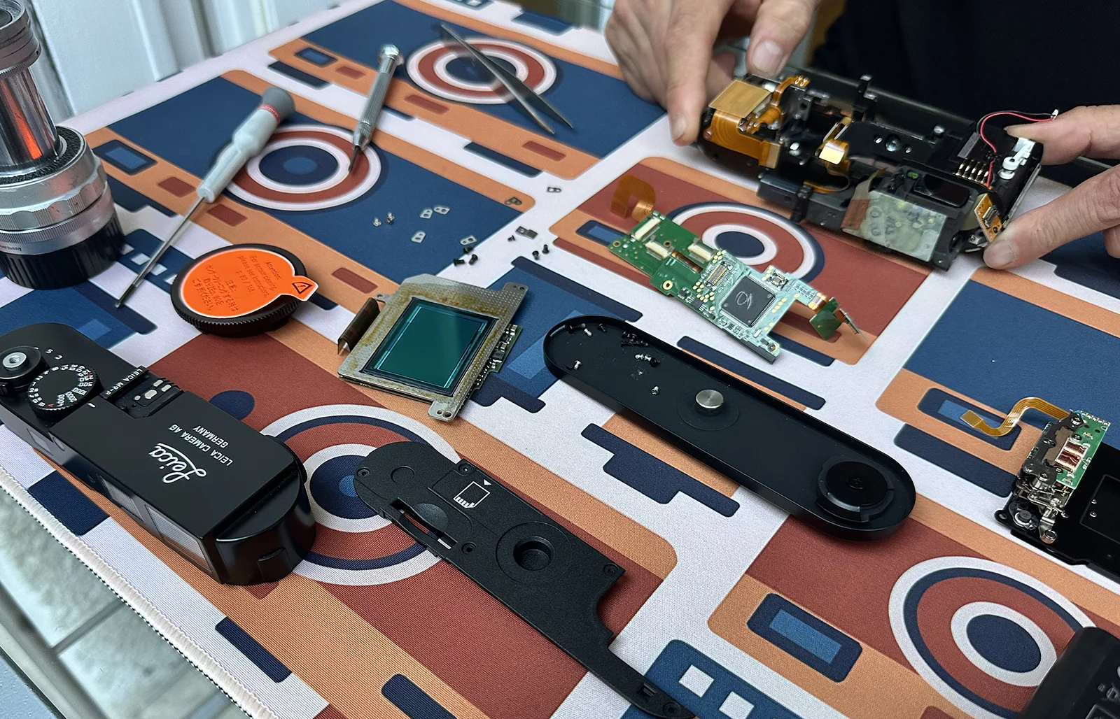 Kodak-CCD-Sensor der Leica M9 Leica M9 mit freigelegtem Kodak-CCD-Sensor bei einer technischen Prüfung
