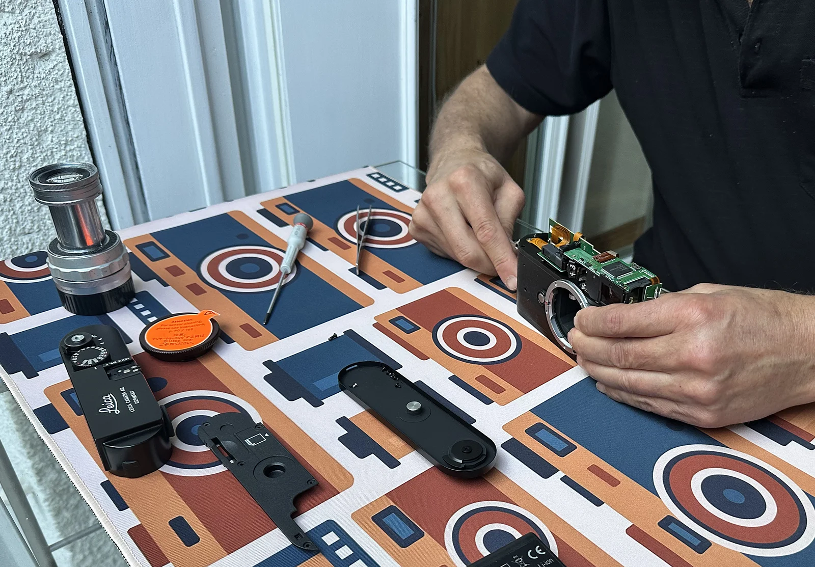 Prüfung des Messsuchers einer gebrauchten Leica M Kamera