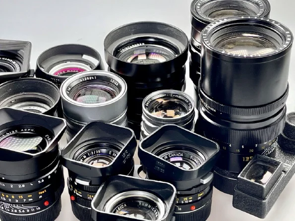 Regal mit gebrauchten Leica Objektiven bei Roter Punkt Kamera