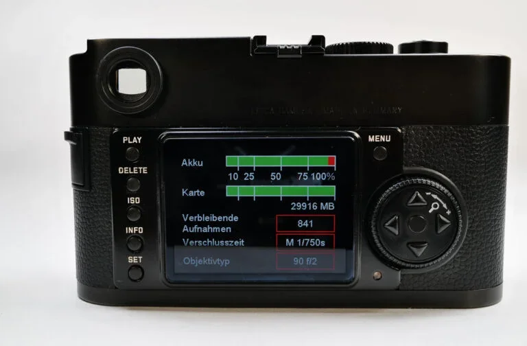 Leica M Monochrom mit der Info Anzeige im Display