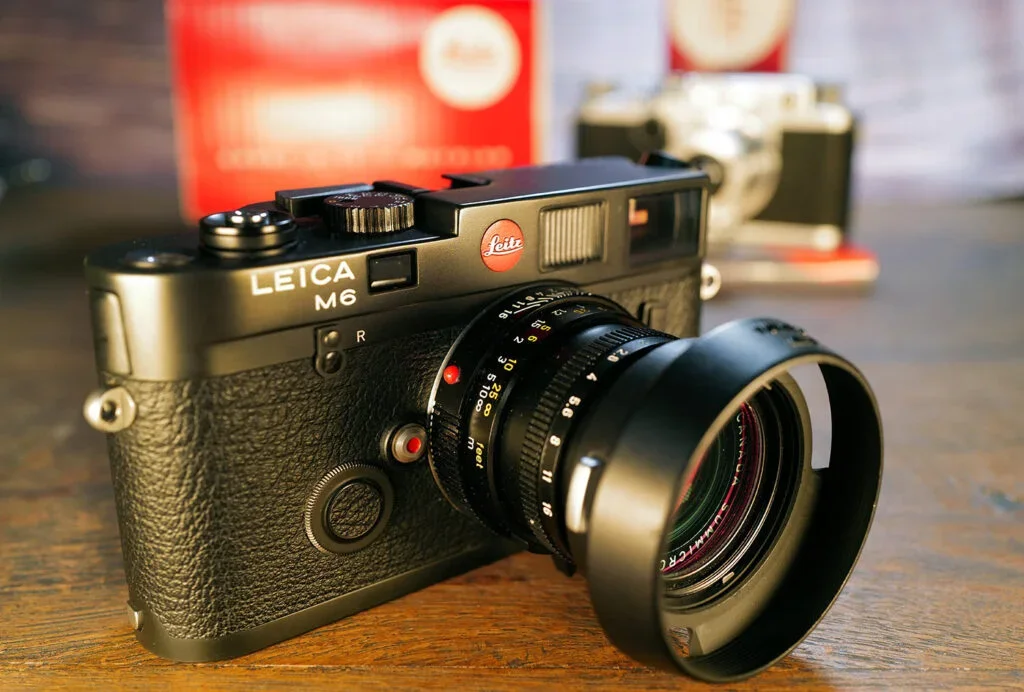 Leica M6 mit Summicron-M 50 mm Jubiläumsobjektiv und Sternchen in der Seriennummer