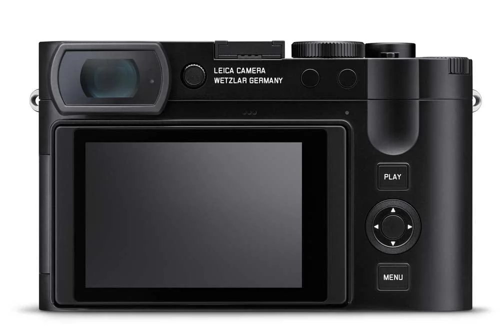 Rückseite der Leica Q3 43 mit neigbarem Display und Sucher