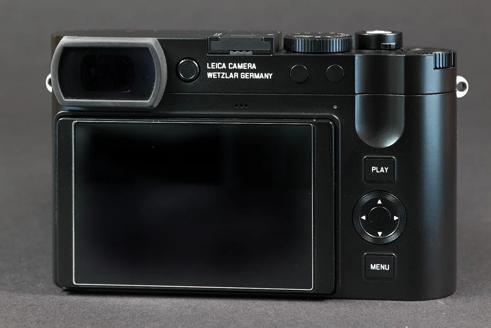 Leica Q3 Rückseite mit Display, elektronischem Sucher und Bedienelementen