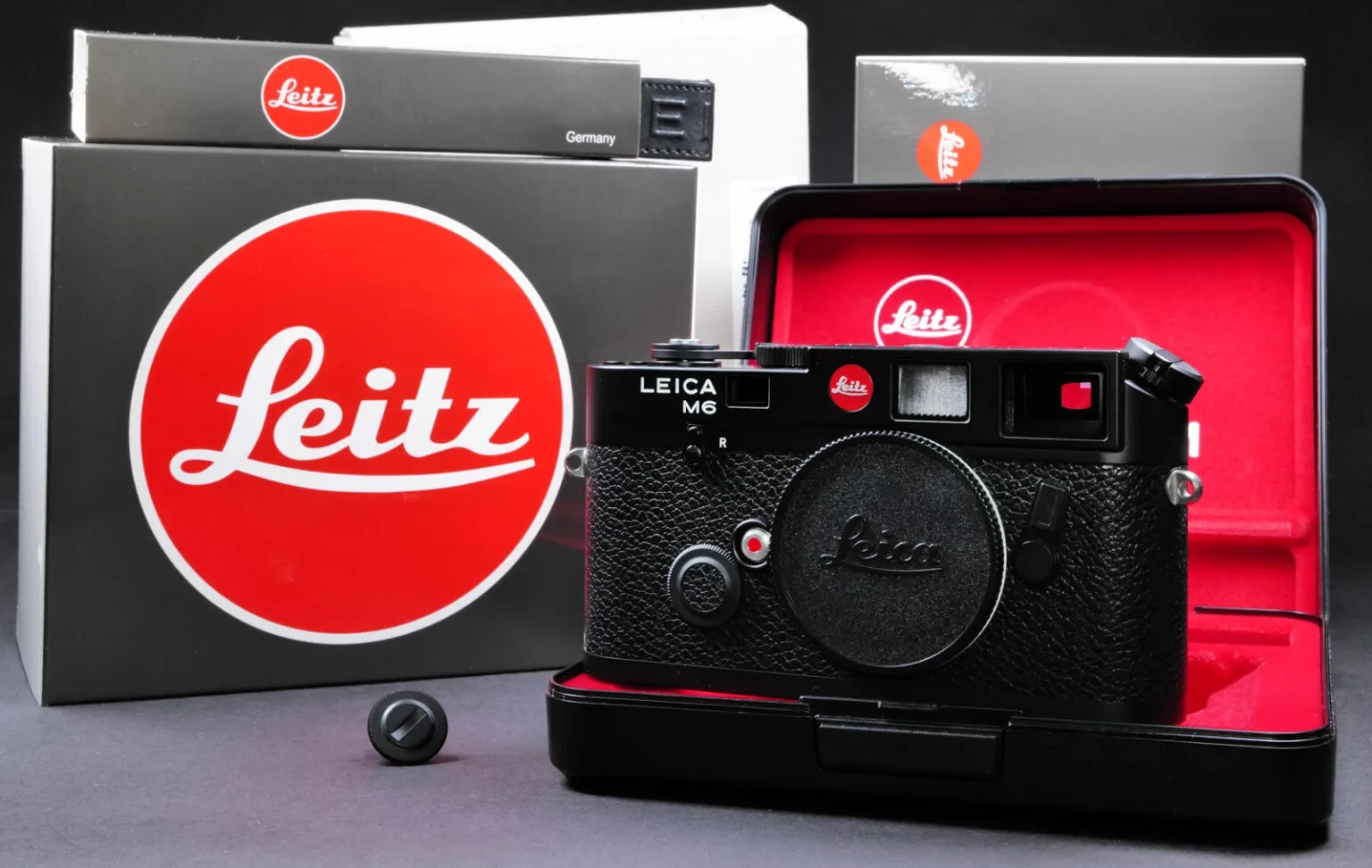 Leica M6 von 2022 mit Leitz Logo und Originalverpackung
