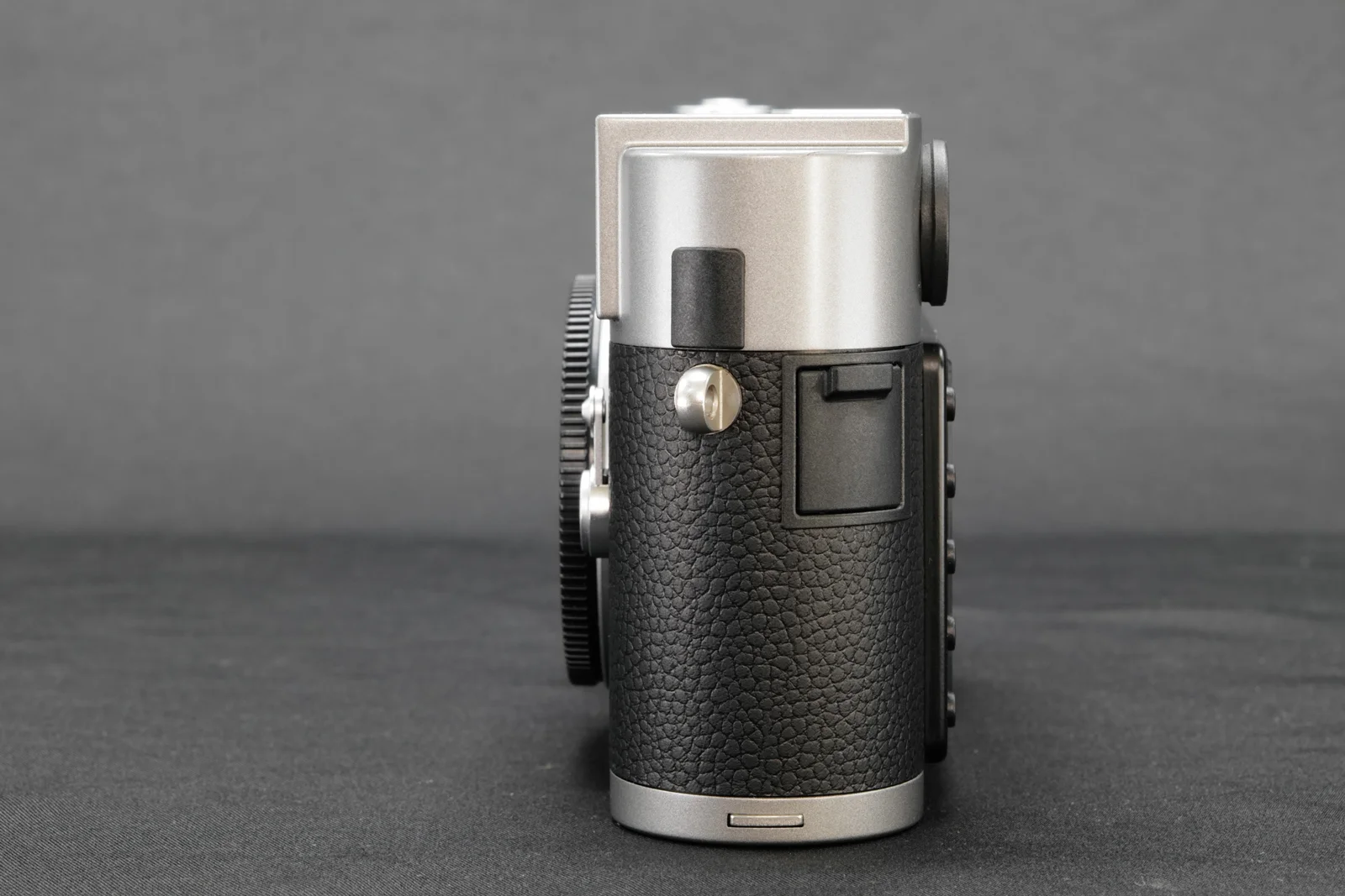 LEICA M9 stahlgrau lackiert #10705 Sensor neu ca. 2412 Auslösungen – Bild 5